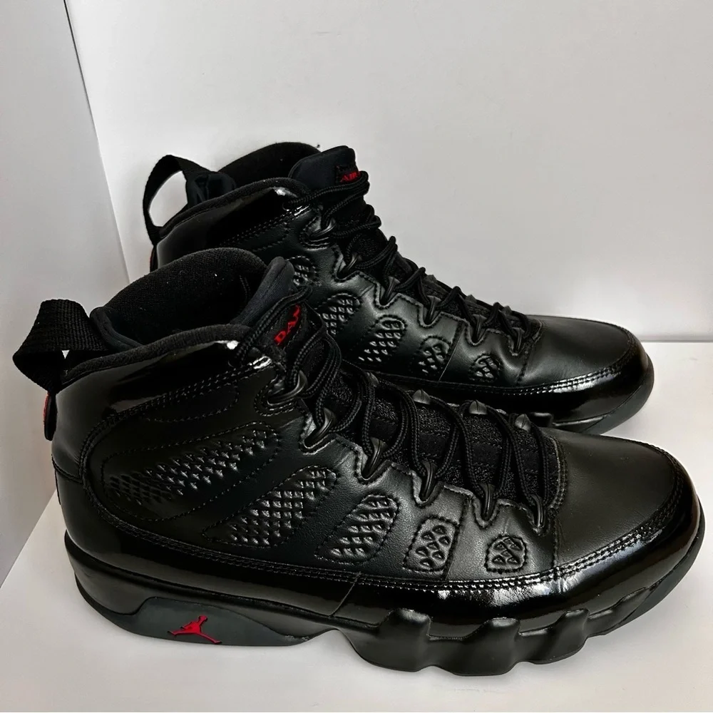 Air Jordan 9 Retro ‘Bred’ Sneakers